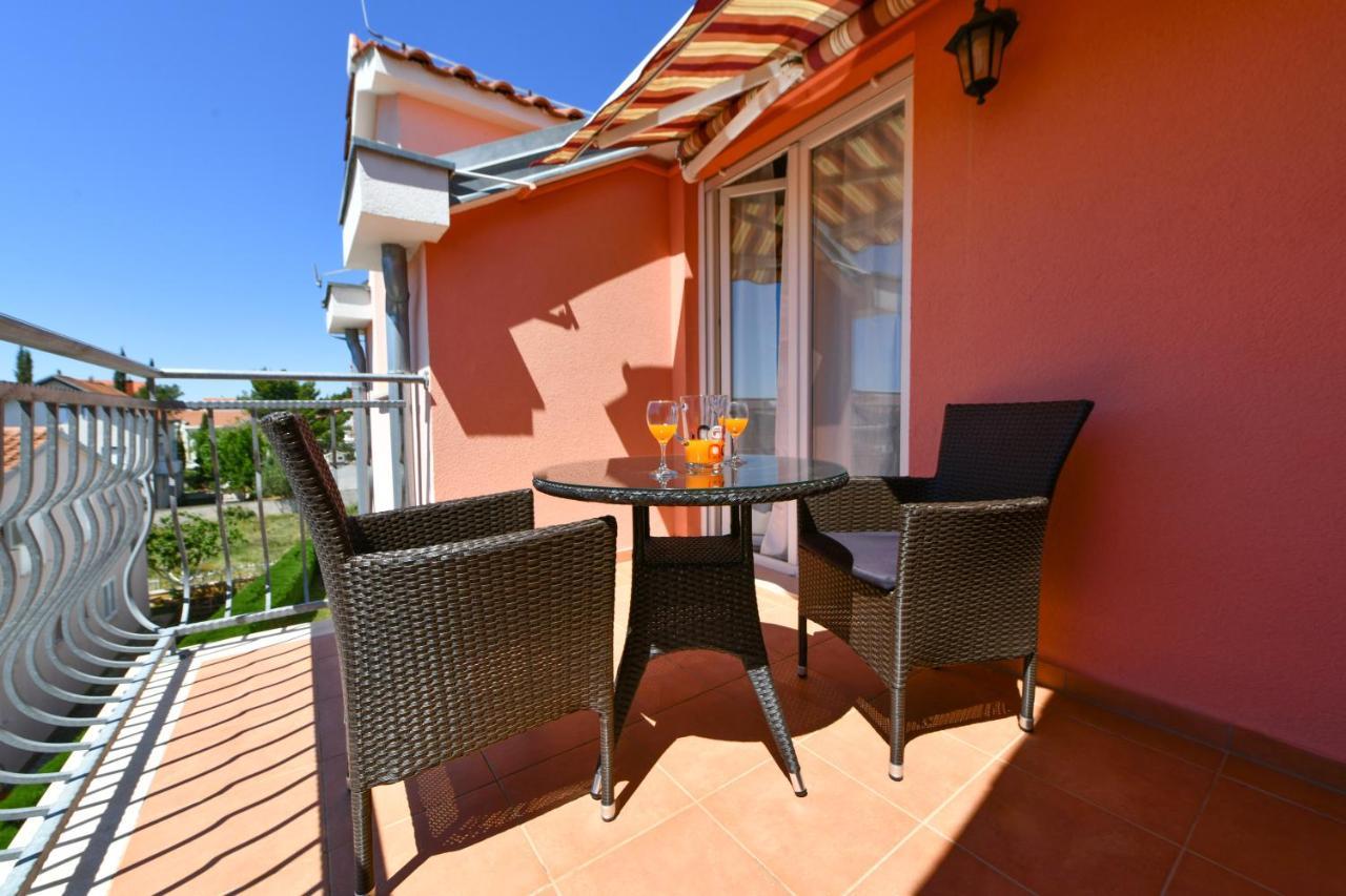 Apartments Villa Miranda Vodice Exterior foto